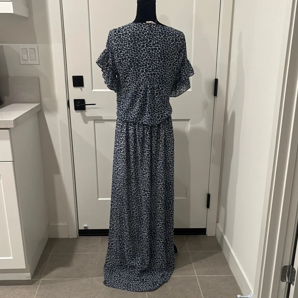 Elegant Blue Patterned Maxi Dress - Picture 3 of 6